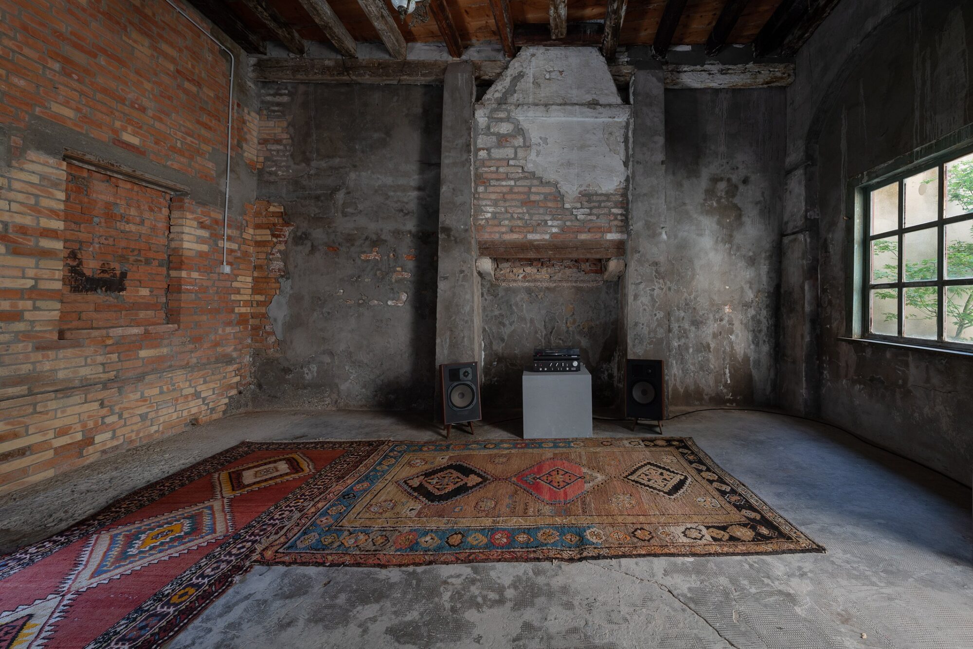 Vinyl player and speakers of the installation by Andrius Arutiunian in Venice Biennale